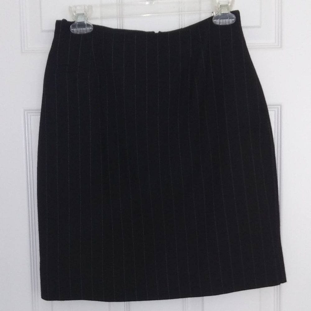 Thalian Black Pinstripe Knee Length Pencil Skirt - Size 8P